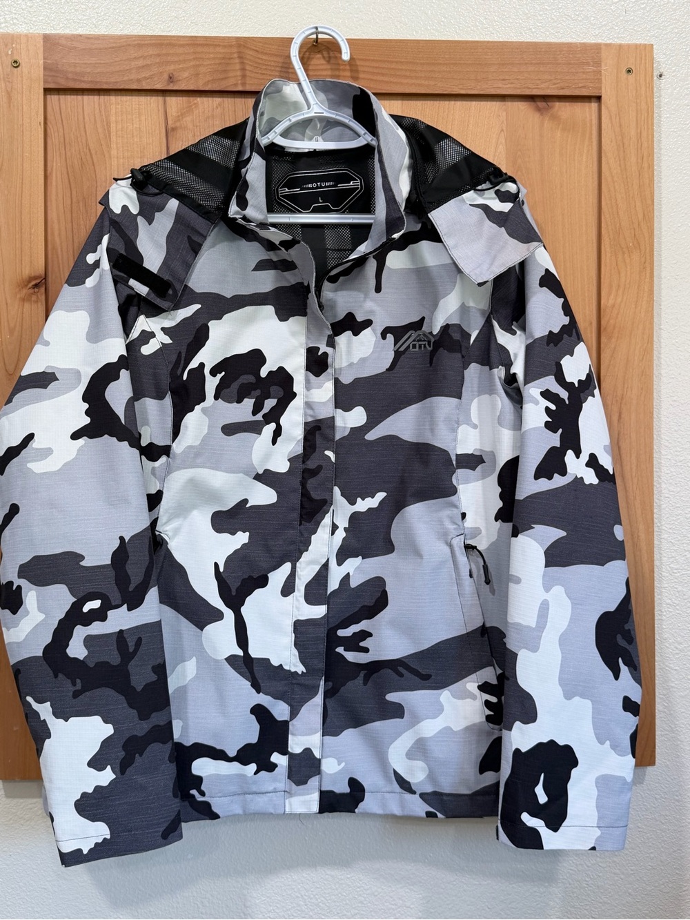 Men's Black & Gray Camo Jacket Snowboard Jacket